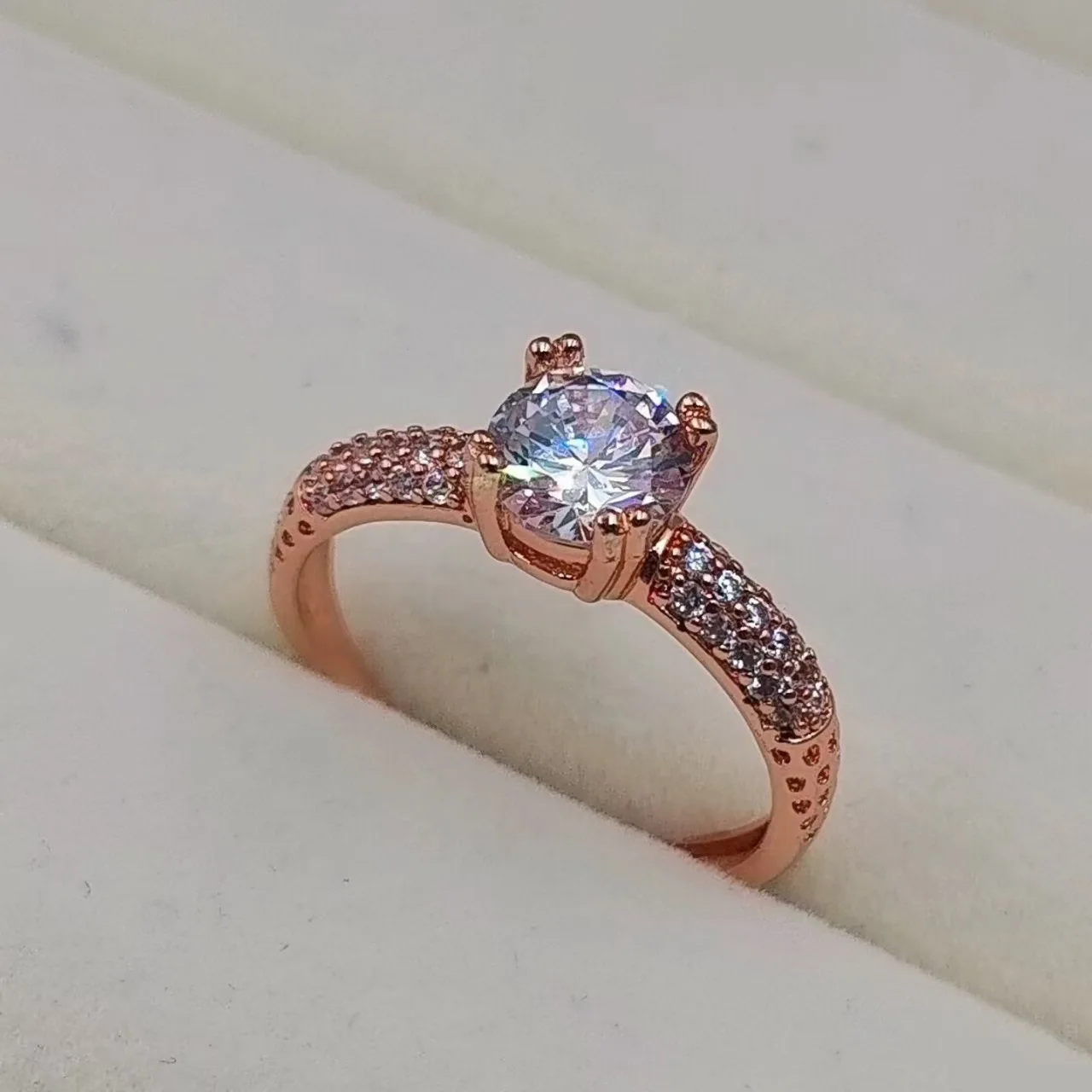 

1CT Moissanite Ring For Women Luxury Colorful Zircon Rose Gold Plated Fashion European Style Female Wedding Band Gift Wholesale