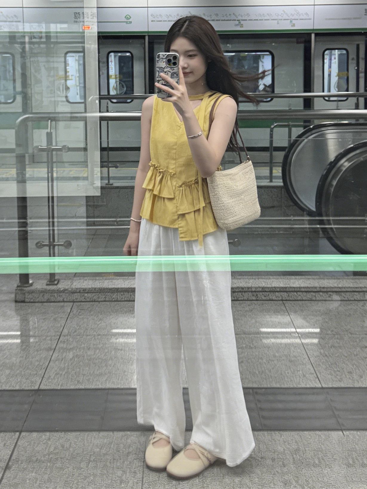 

Желтый асимметричный топ в горошек на бретельках Dopamine: Новинка лета 2026, высококачественный модный комплект без рукавов для женщин