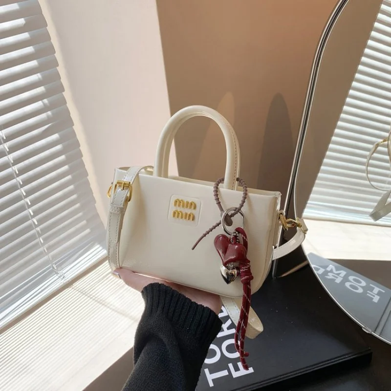 

Шикарная двусторонняя большая сумка для женщин предлагает два разных видов в одной кожаной сумке премиум-класса