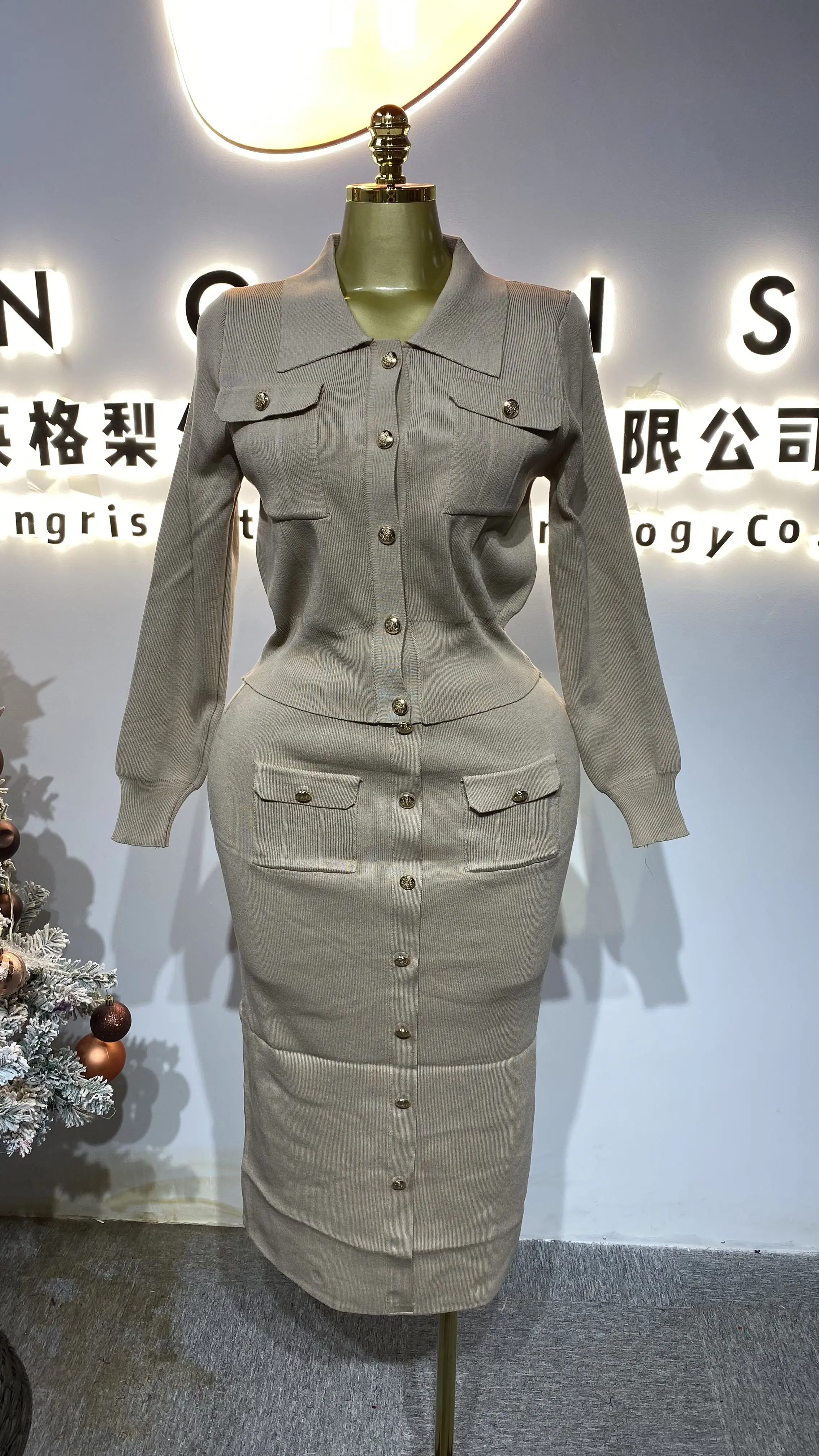 Custom-designed fashionable flutter sleeve solid V-neck slim-fit elegant dress, elegant banquet dress-GZXX337