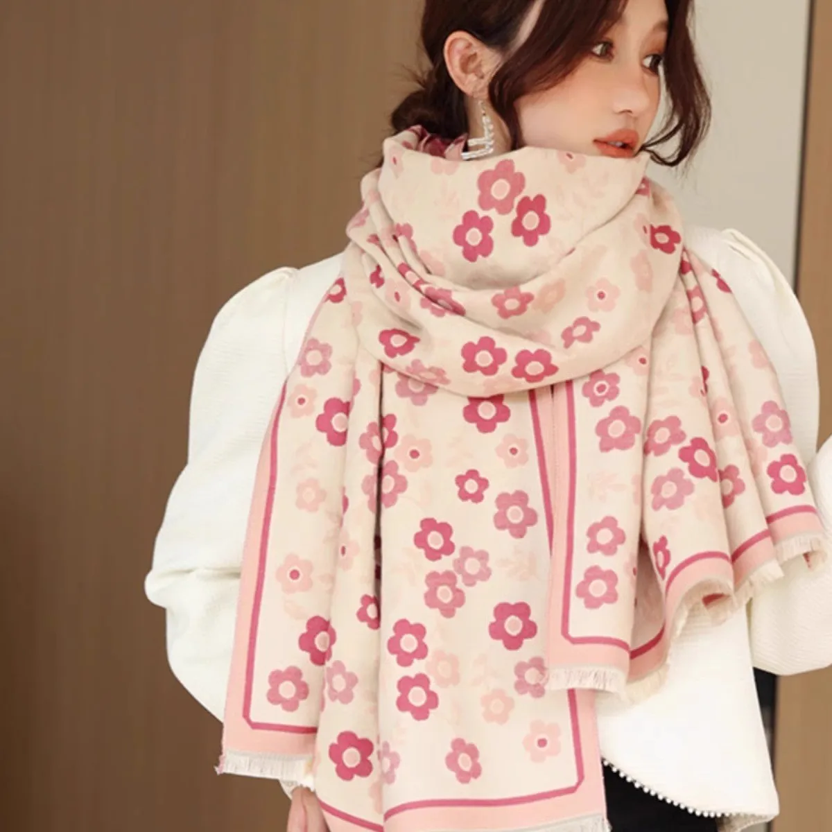 

Зима 2029, новый стиль, двусторонний женский шарф из искусственного кашемира в стиле Hye-na с маленьким цветком, теплый, можно носить как внешняя шаль