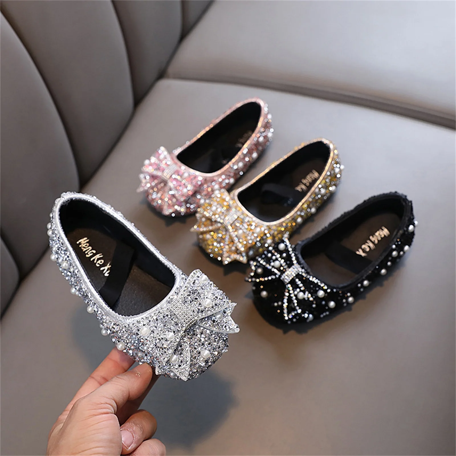 

Kids Girls Princess Shoes PU Leather Bow Shiny Pearled Non-slip Flat Shoes Kids Shoes for Birthday Party Dance