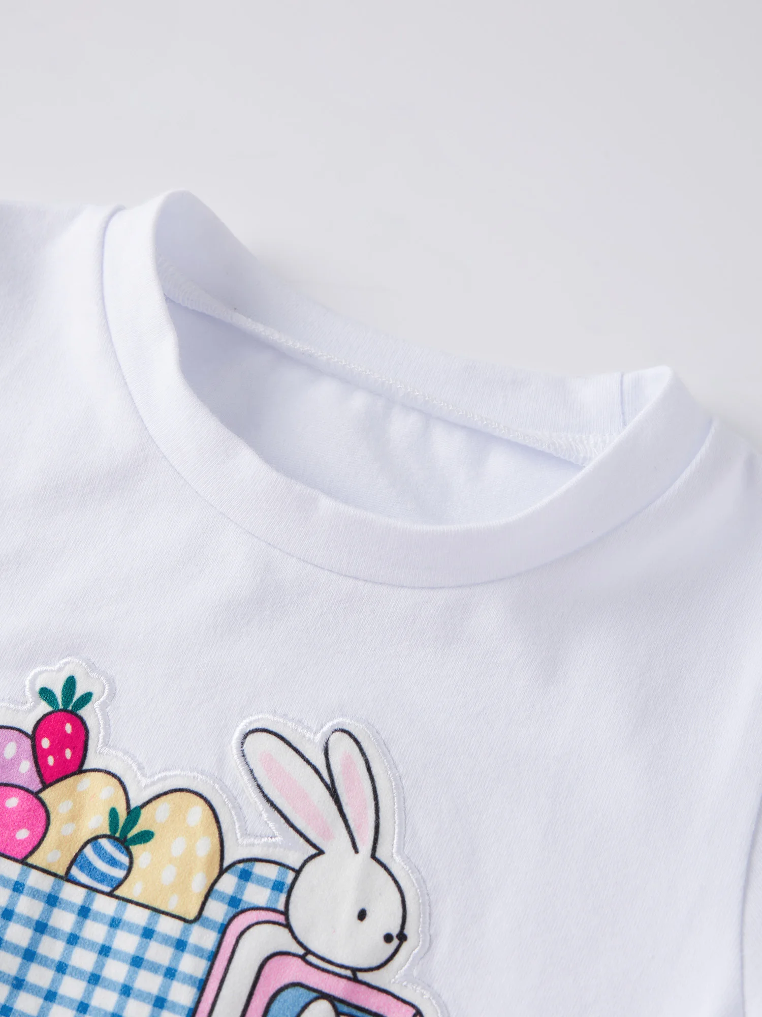 

Adorable Infant Easter Clothes Bunny Embroidered Tee and Checkered Shorts Set for Little Ones