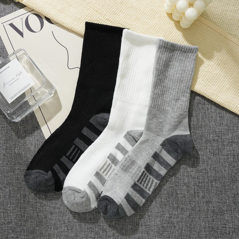 3 Pairs/Lot Men's Breathable Sweat Wicking Sports Socks All Season Casual Versatile Middle Tube Socks Fashion Striped Socks
