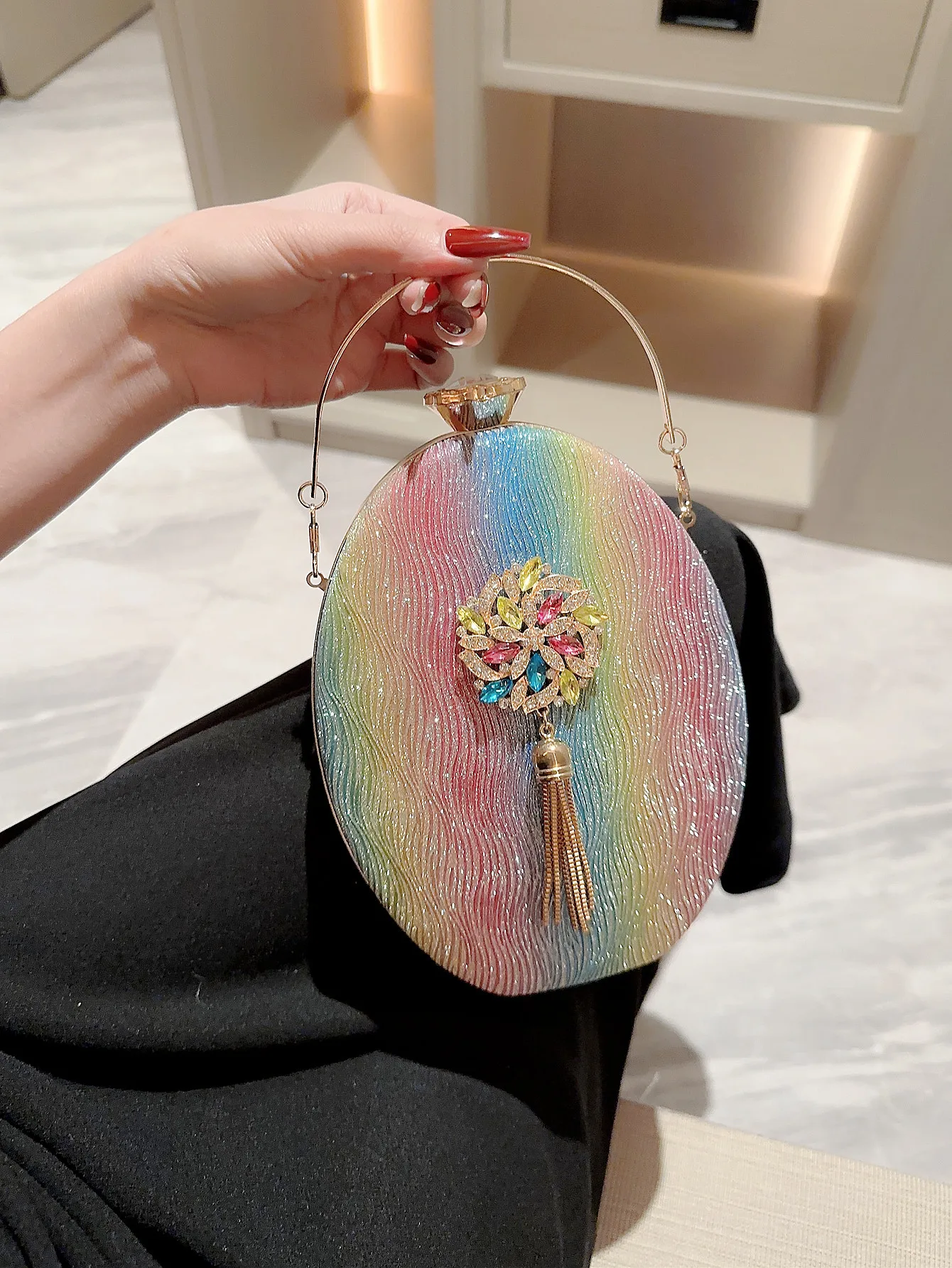 2023 New Womenn Egg Shaped Clutch Bags Diamond Evening Bags With Chain Party Dinner Tassel Wallets 3 Colors Drop Shipping