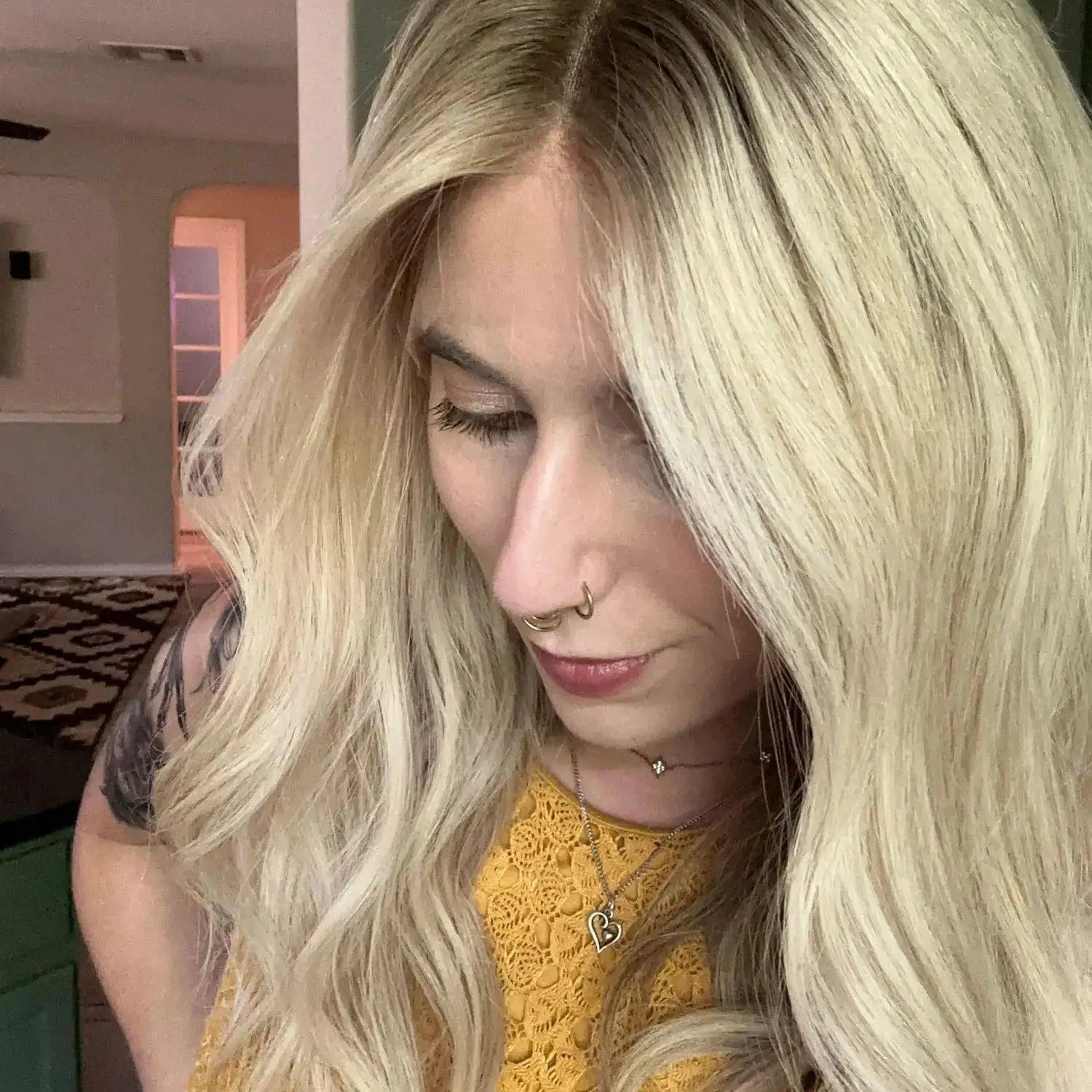 16 Inches Ombre Light Blonde Middle Parting Mix Color Loose Wave Ladies Wig Top Sale 13*4 HD Transparent Lace Wigs Costume Woman