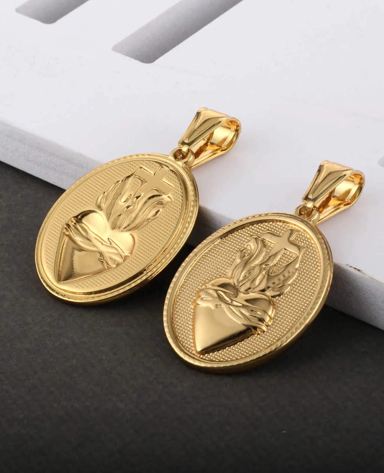 Diyalo 3 ألوان تميمة القلب المقدس ميدالية الفولاذ المقاوم للصدأ ميدالية قلادة عقد دي اي واي مجوهرات الدينية هدايا تذكار