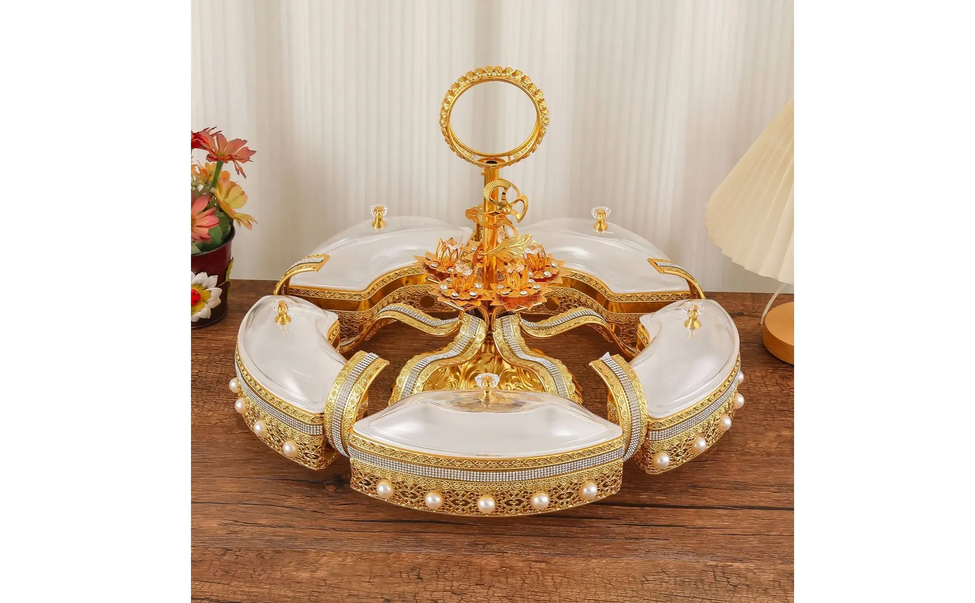 Covered Fruit Tray Lightweight Divided Snack Tray Lidded Snack Platter Dust Protection Decorative Candy Dish Moisture-Resistant