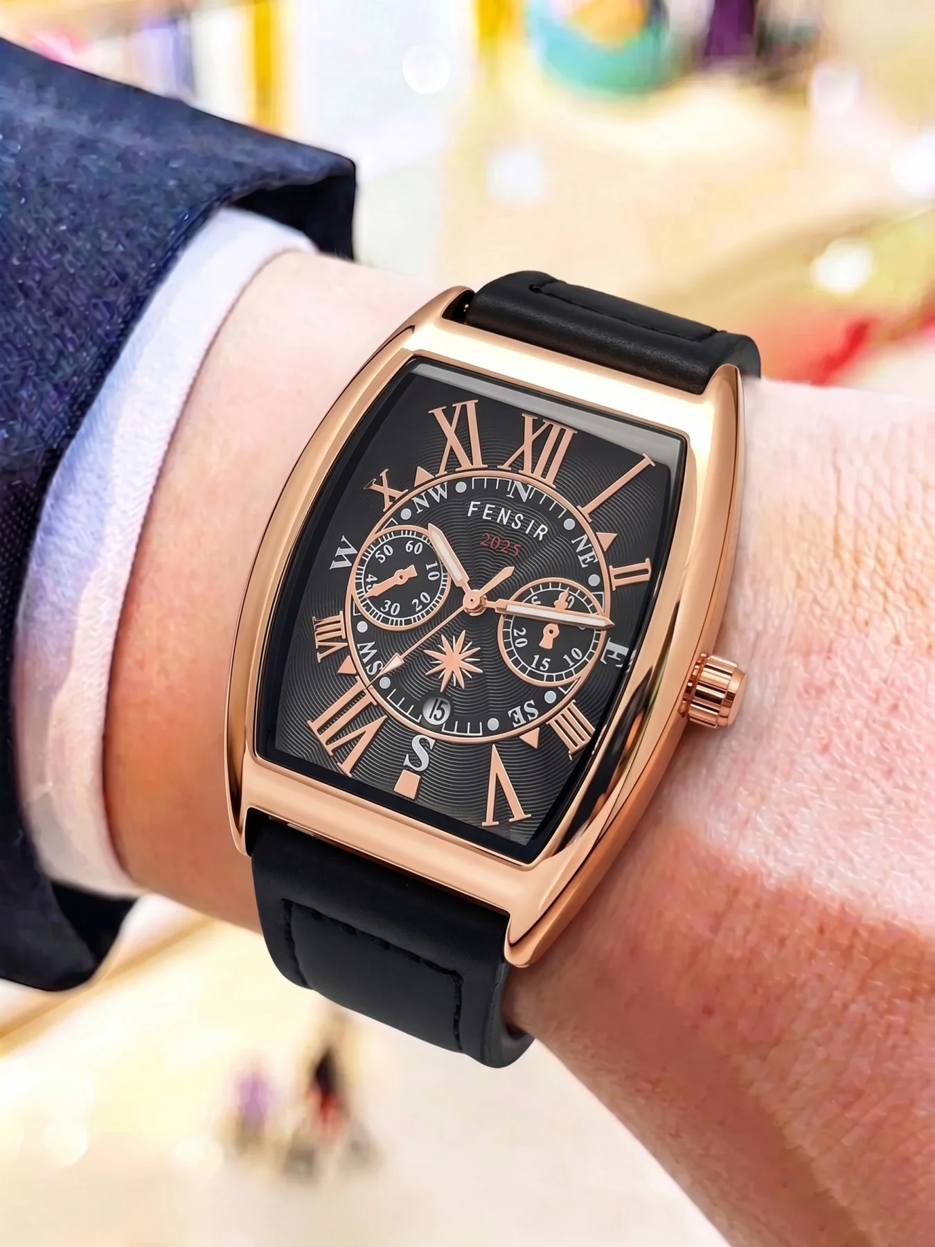 

Vintage Barrel-Shaped Men's Quartz Watch, Roman Numeral Dial, Waterproof Calendar Watch, Leather Strap Luxury Men's Watch, Trendy Business Versatile Watch, Hot-Selling Men's Fashion Quartz Watch, the Best Gift for Him
