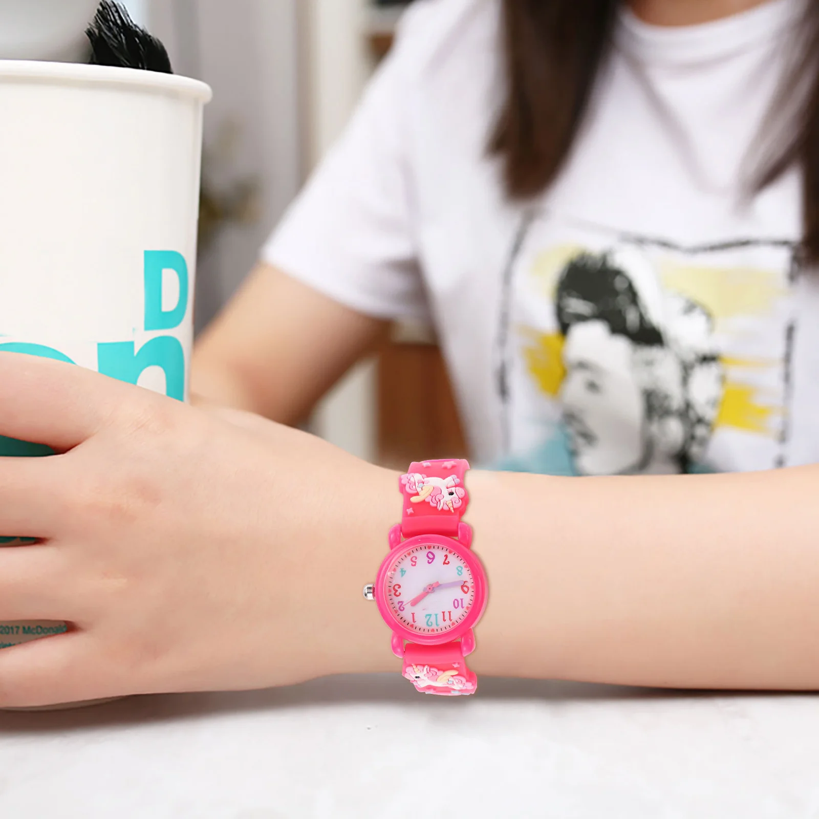 ساعة بسيطة وأنيقة وحزام آمن وحرفية دقيقة وديكور قوي وساعات هدايا للارتداء اليومي للأعمار من 8 إلى 10 سنوات