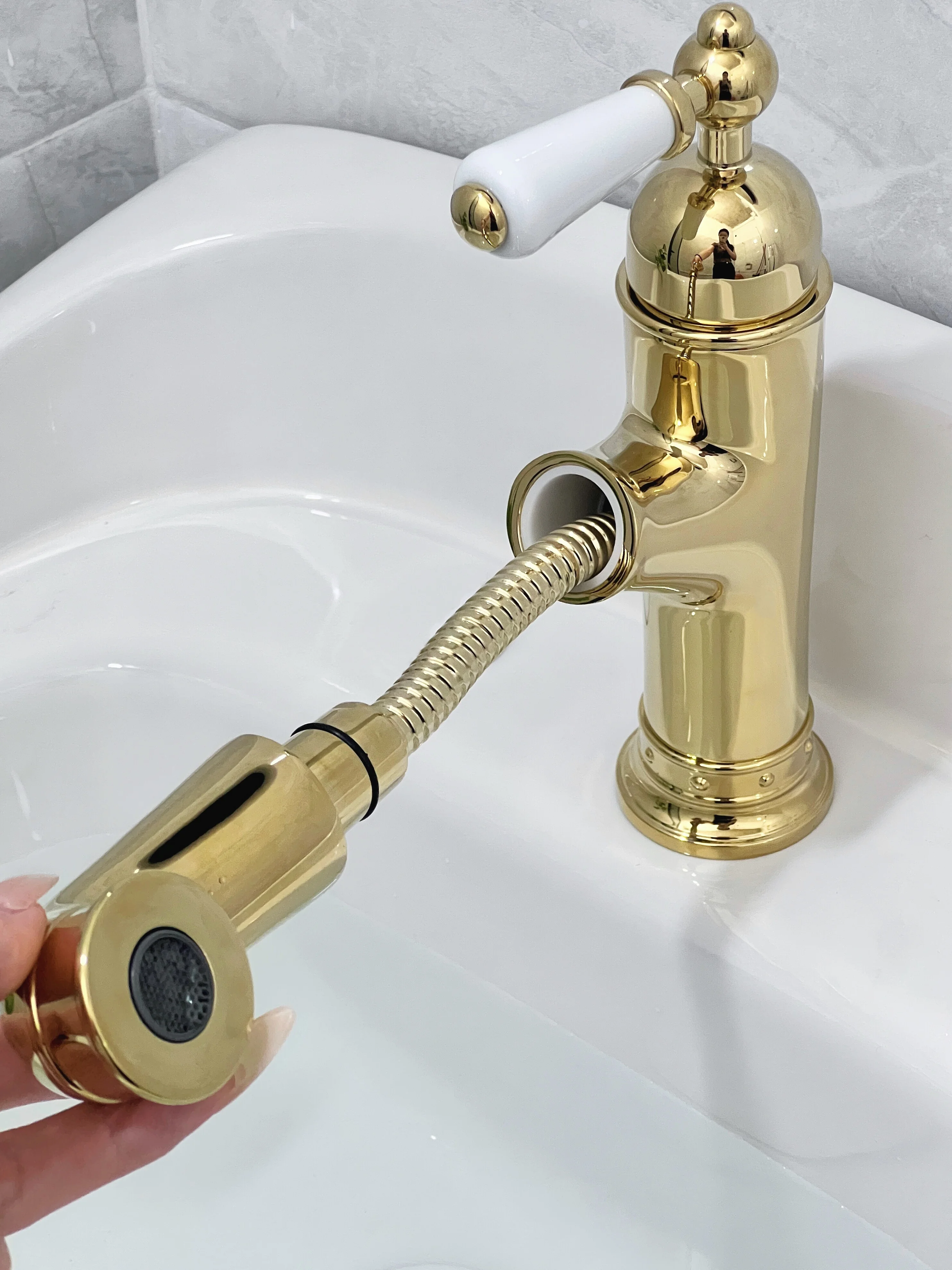 Retro pull-out faucet all-copper new hot and cold water washbasin retractable household faucet shampoo