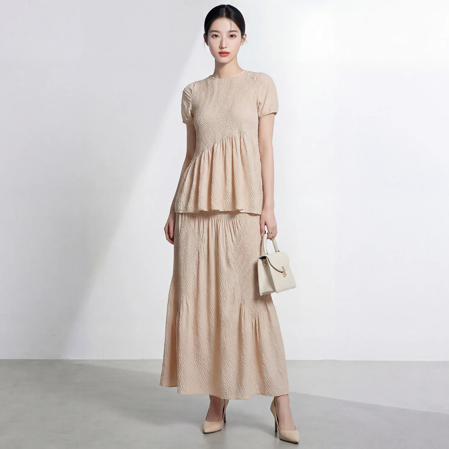 

Elegant Ladies Summer Outfit Short Sleeve Top And Asymmetrical Skirt Two Piece Set Fashionable Casual Sportswear Ensemble