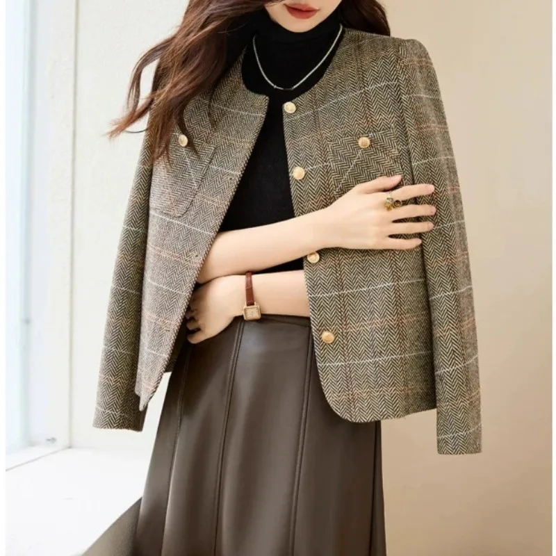 

Новая женская шерстяная куртка-ветровка в стиле французского шика на осень-зиму 2024 года, высококачественная, универсальная, на пуговицах, с отложным воротником.