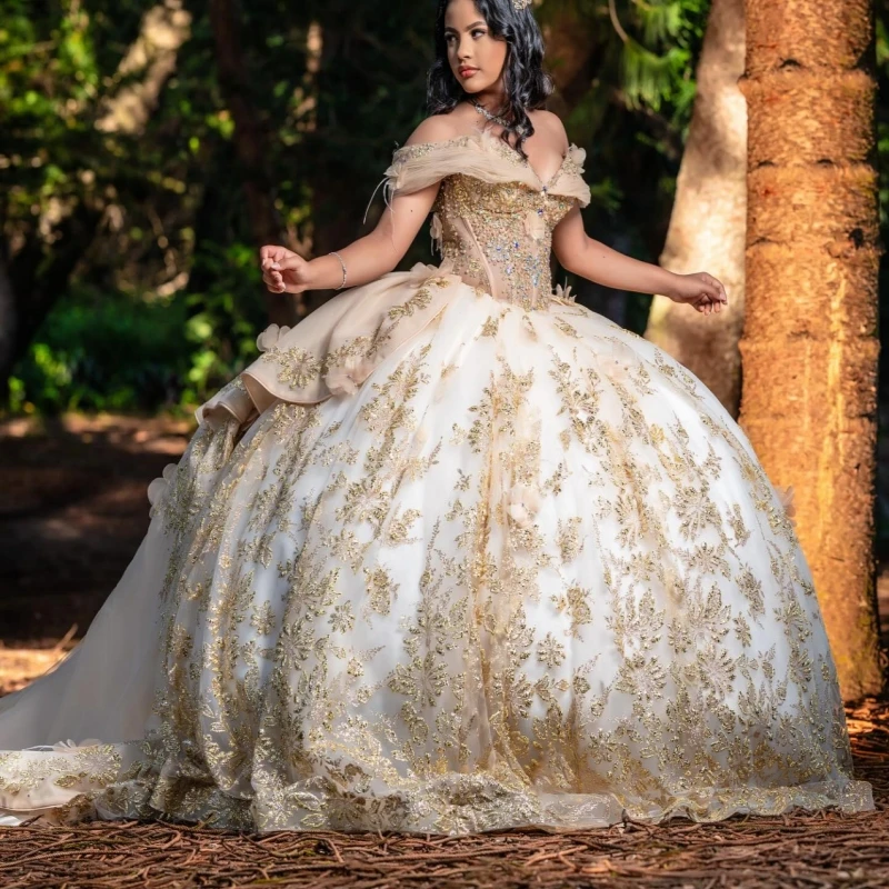 

Champagne Shiny Quinceanera Dresses Ball Gown Off The Shoulder Sequin Applique Lace Beads Tull Corset Party Birthday Sweet 16