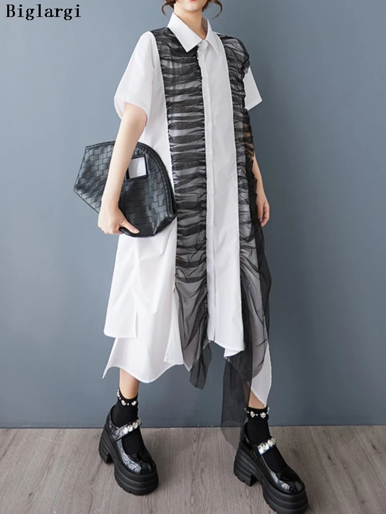 Długa letnia sukienka koszulowa damska oversize z nieregularnymi wstawkami z siateczki, plisowana, modna, luźna sukienka damska w stylu casual.
