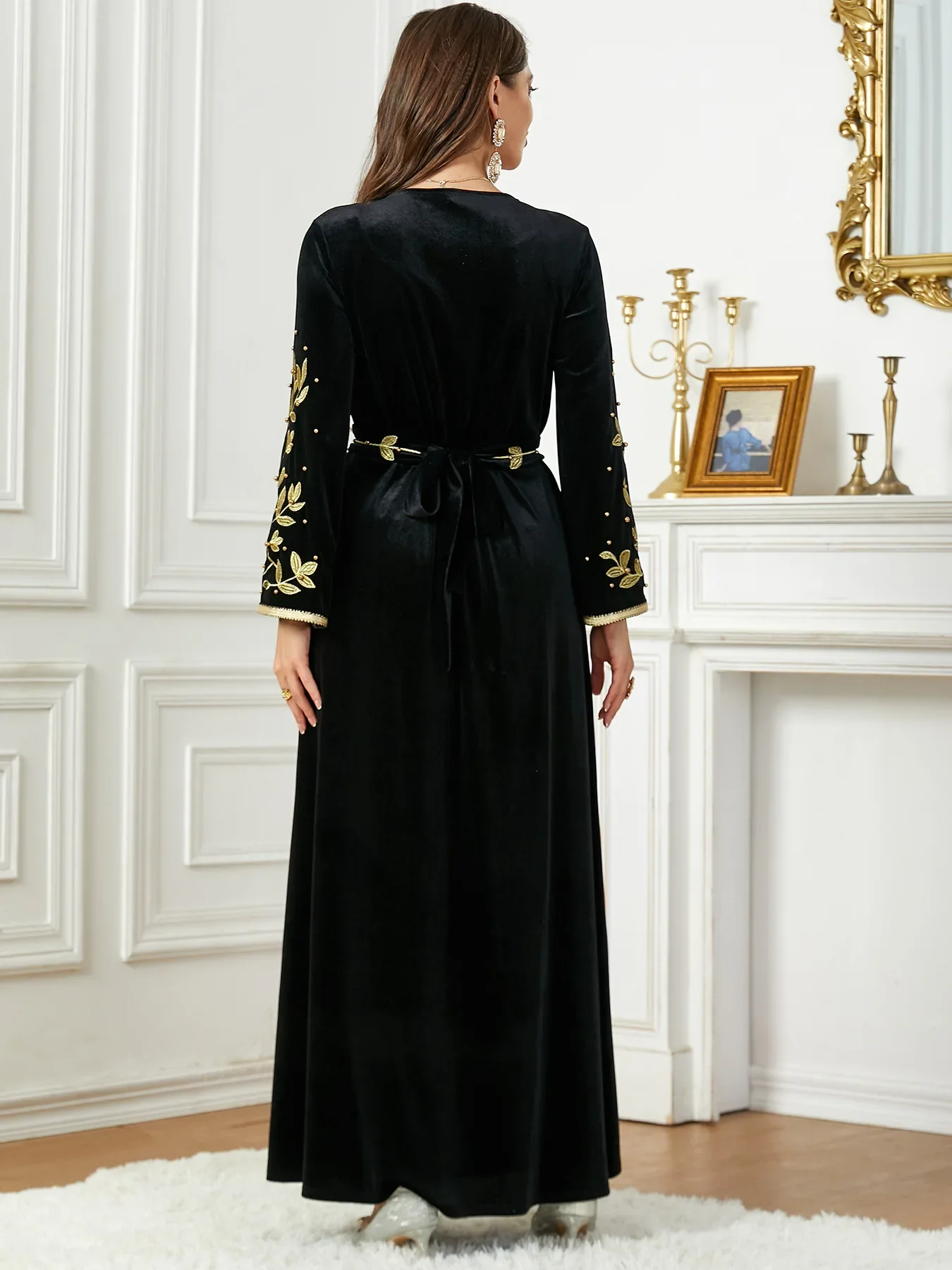 Winter Embroidery Muslim Dress Abaya for Women Velvet Abayas Beading Lace-up Morocco Party Dress Kaftan Arabic Long Robe Autumn