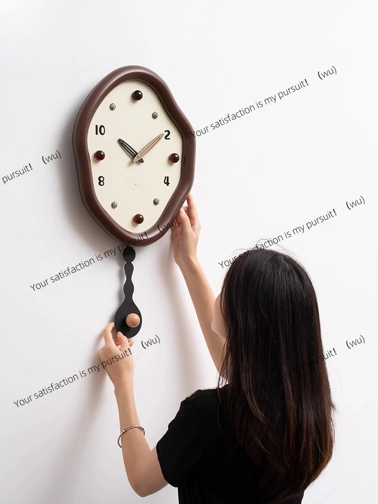 

No punching, retro wall clock, living room home use, high-end clock, light luxury wall hanging
