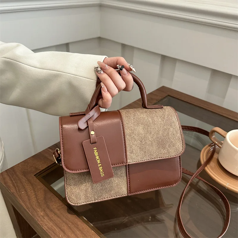 Niche design portable small bag women's 2024 winter new fashion commuter small square bag premium texture shoulder bag