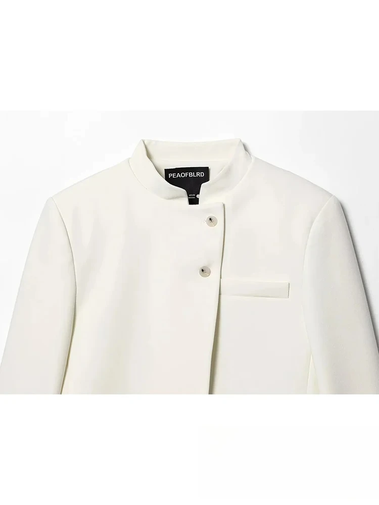 เสื้อเบลเซอร์ลำลองสำหรับผู้หญิง KONDALA รุ่น Holiday สีพื้น กระดุมแถวเดียว คอทรงกลม แขนยาว เสื้อเบลเซอร์สั้น แฟชั่นฤดูใบไม้ร่วง 2025 เสื้อเบลเซอร์สำหรับสุภาพสตรีทำงาน