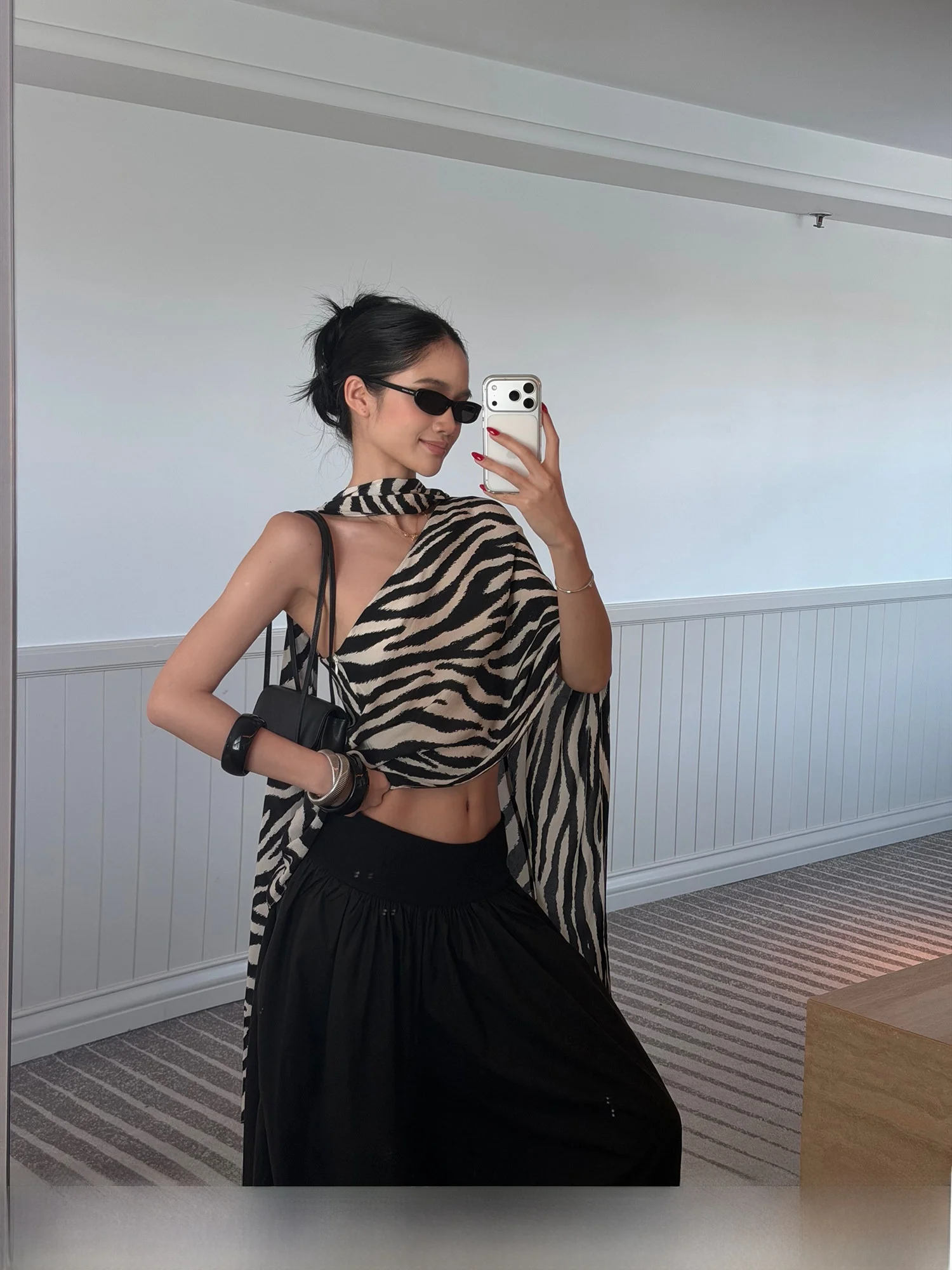 

Женская свободная повседневная рубашка Rovente с черно-белым зебровым принтом, драпировкой на плечах, винтажное свободное пальто-топ, модная одежда для путешествий