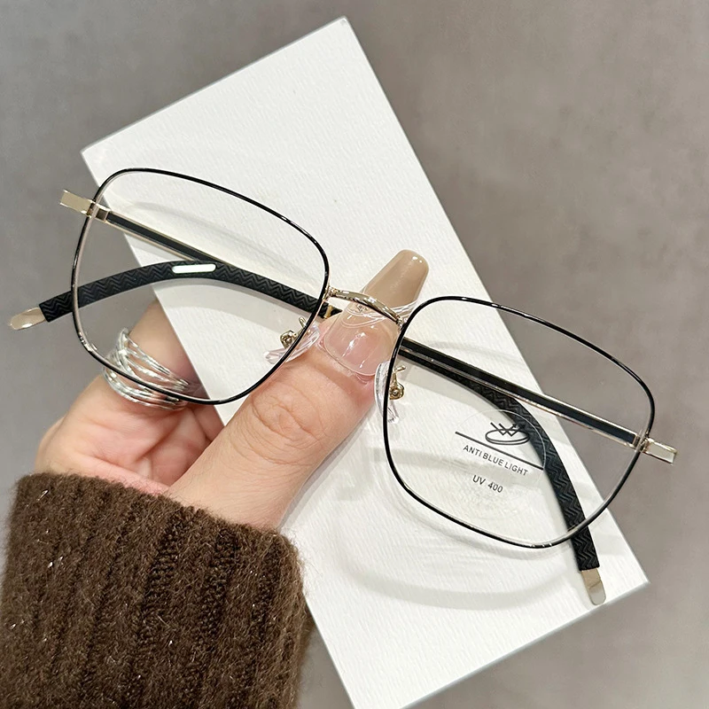 Quadratischer Rahmen, Anti-Blau, flacher Lichtspiegel ohne Make-up, modische goldene Seide, einfache Brille für Frauen, Myopie-Brillengestell