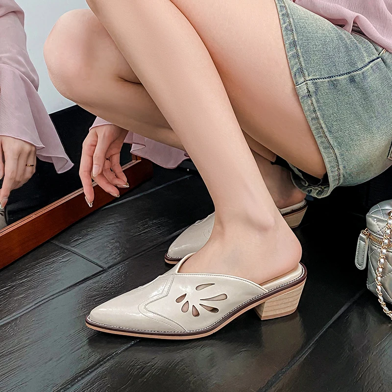 

2024 Women's Shoes New Spring/Summer Pointed Retro Genuine Leather Hollow Carved Large Heel Baotou Comfortable Muller Slippers