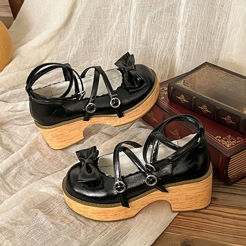 

Туфли на одинарном каблуке на блочном каблуке. Новые осенние туфли Мэри Джейн на высоком каблуке с круглым носком и неглубоким горлышком.