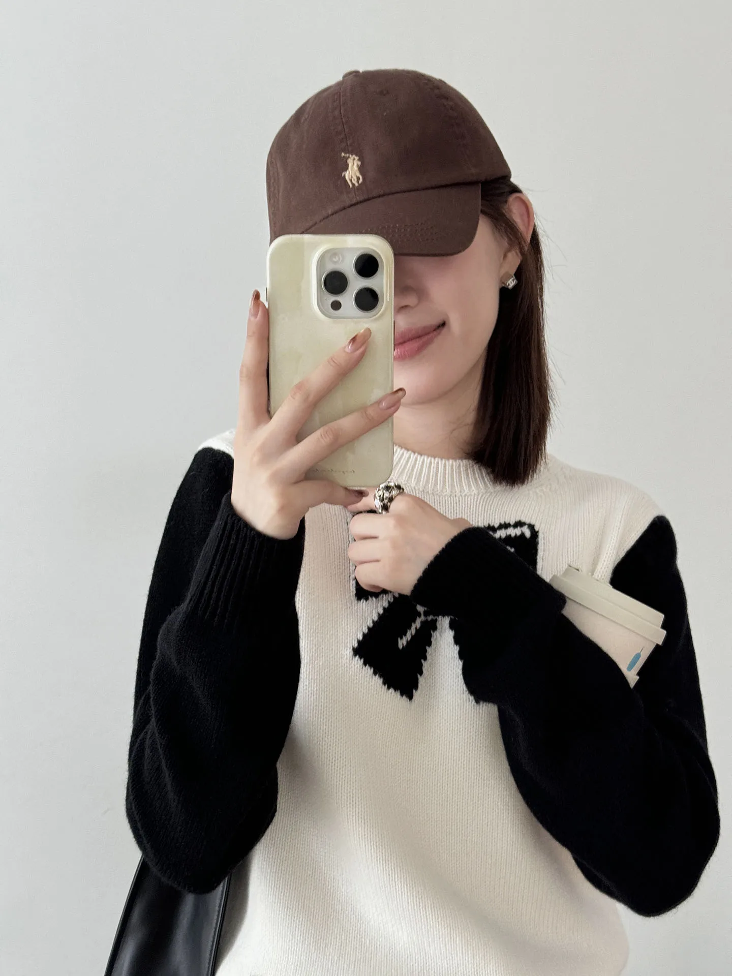 

Fi Buy Cute Bla White Bow Knot Camere Knitted Sweater Women's Faion Slim Fit round Ne Long Sve Winter Wool Sweater