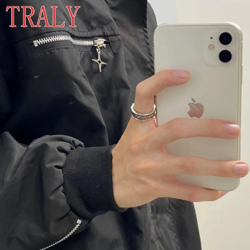 Anello di lusso in argento sterling 925 per uomo Fasce Hip Hop Colore oro bianco Regalo di gioielli per feste per coppie di alta qualità