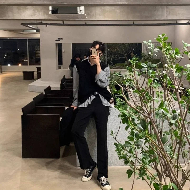 

Свободный крой, вязаный жилет без рукавов с v-образным вырезом, мужской корейский минималистичный элитный жилет, универсальный повседневный жилет на весну и осень, черный