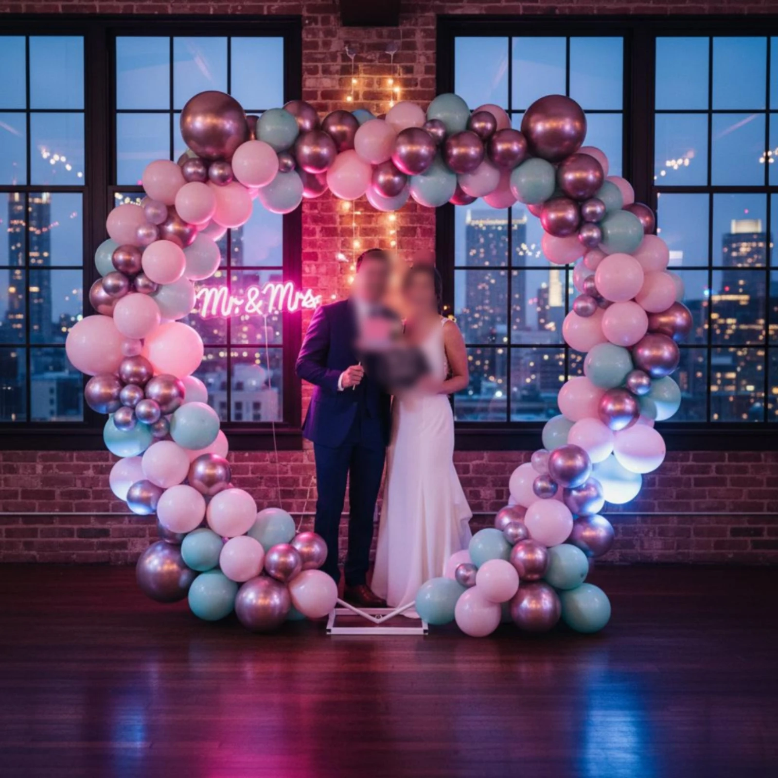 Heart-Shaped Arch Frame Painted Finish Metal Heart Arch Event Decor Welded Look Cylindrical Rod Rod for Weddings
