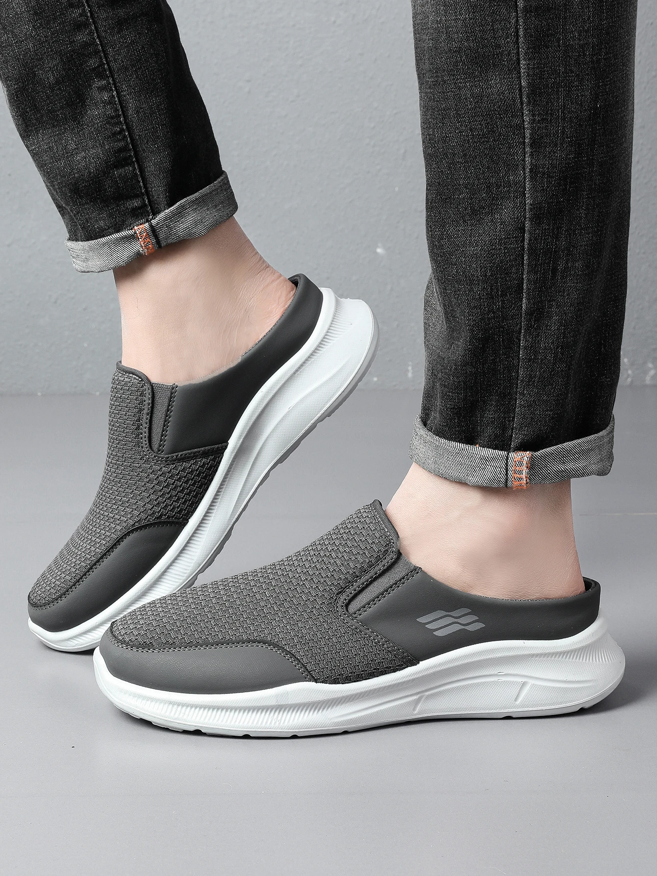 Einfache Minimalistische Herren-Mule-Sneaker, Perforierte Netzstrick-Oberfläche, Umhüllende Schutzkappe, Leichter Slip-On – Detail 3