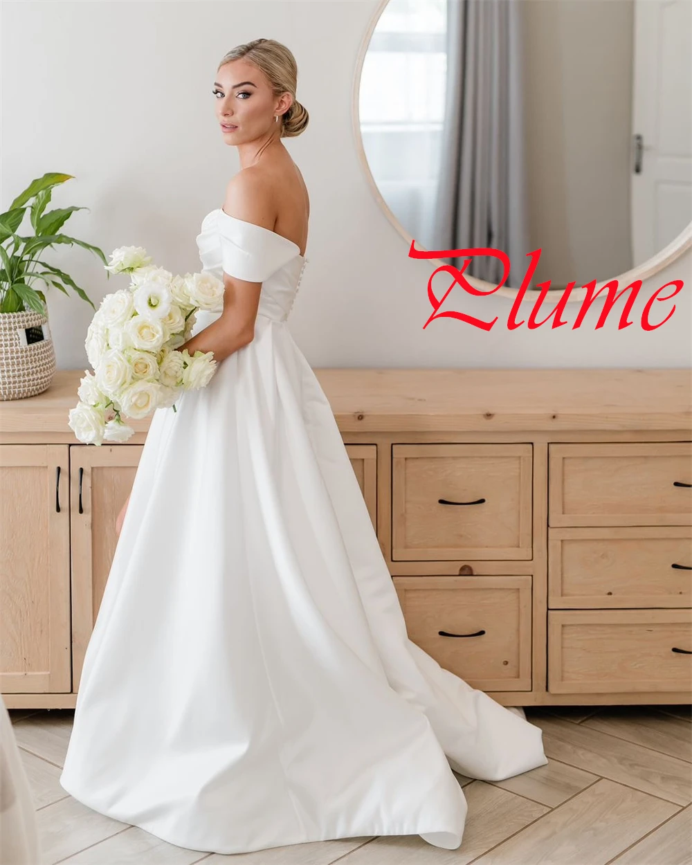 Abiti da sposa in raso bianco squisito personalizzato Abito da sposa semplice senza spalline con spalle scoperte Abito da cappella con cerniera sul retro