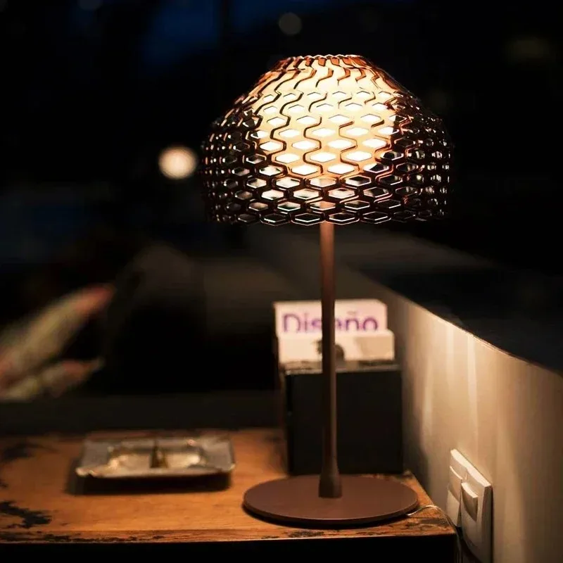 Italian Famous Brand Simple Living Room Sofa Floor Lamp Designer Decorative Study Bedroom Bedside Art Lamp