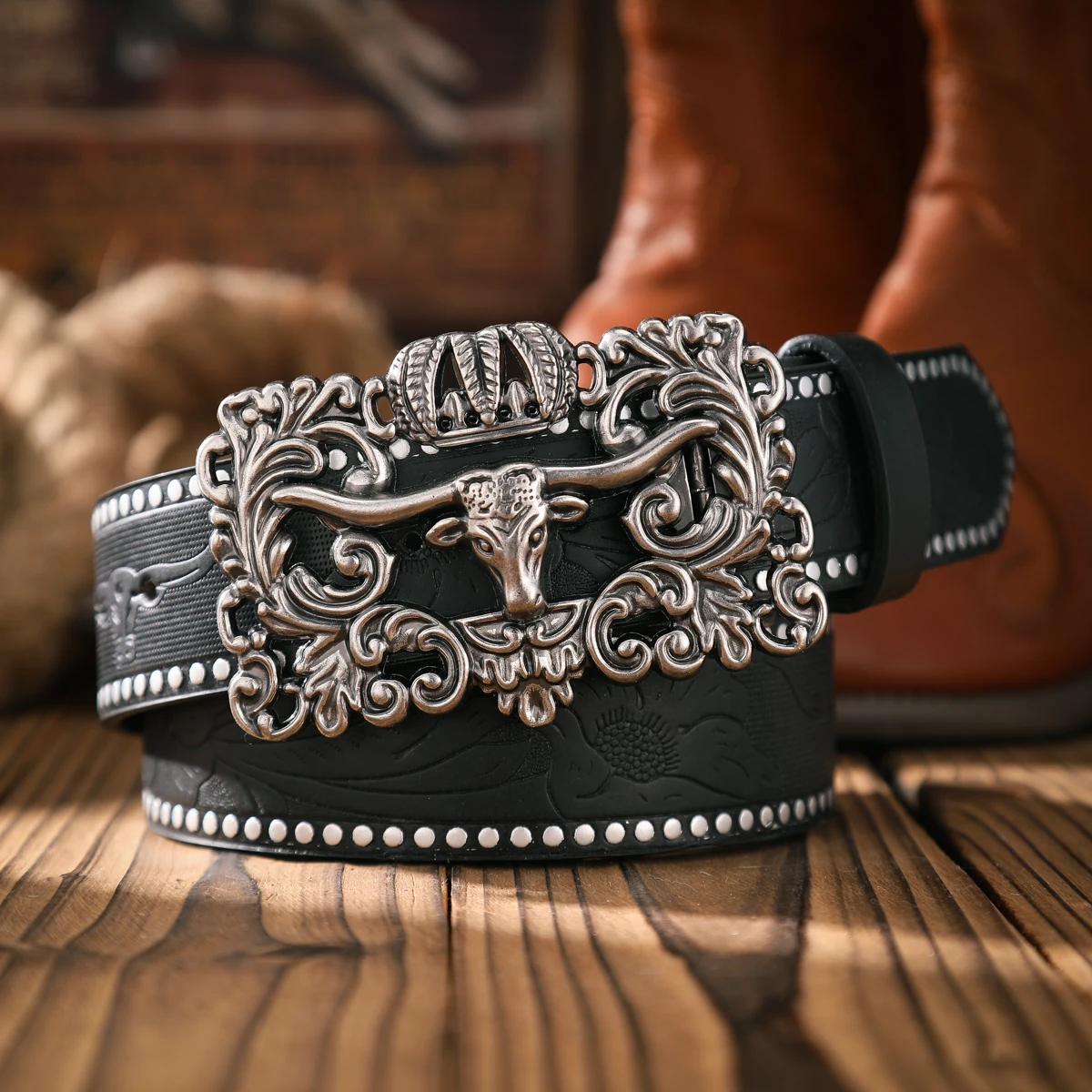 Ein lässiger und Retro-Gürtel, ein Taillenaccessoire für Kleidung im Western-Stil, mit Metallschnalle, aus PU-Material, geeignet für Damen und Herren. – Detail 1