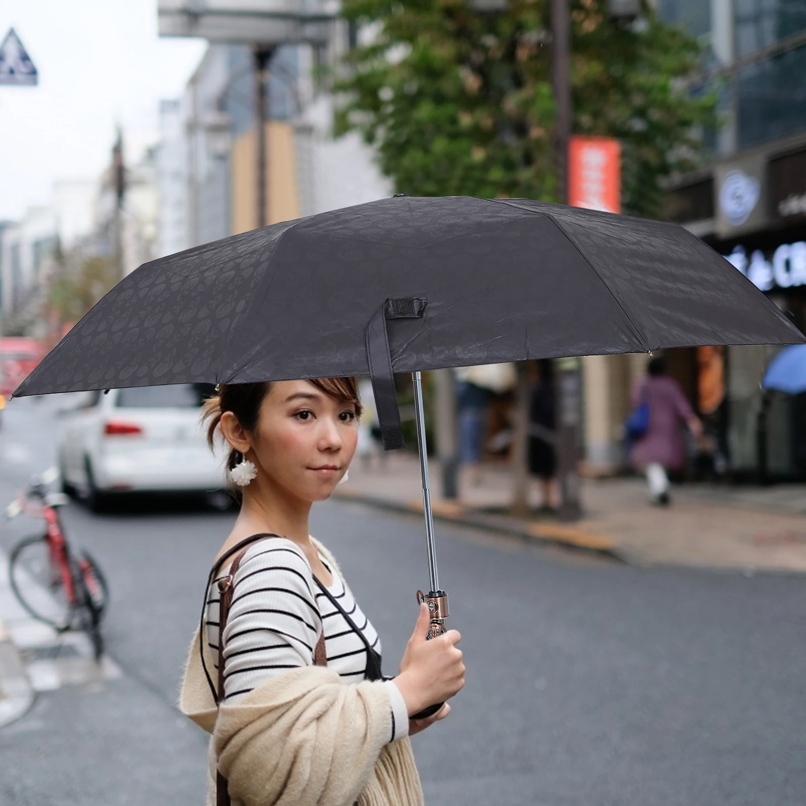 

1pc Metal Skull Folding Umbrella Windproof Uv Rain Sun Travel Parasol Lightweight Portable Compact Retractable Rain Gear