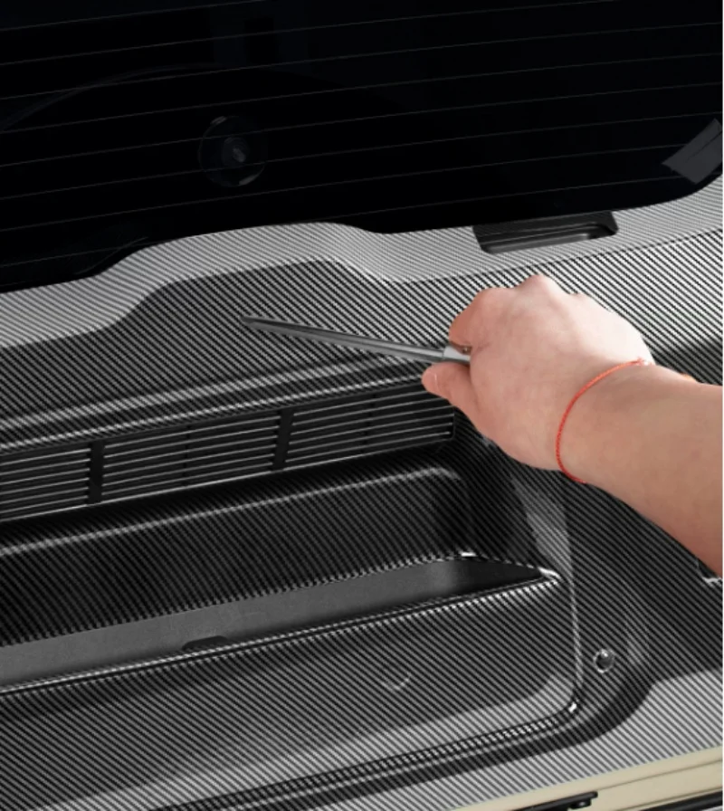 Car All Inclusive Tailgate Scratch Resistant Panel Fit for Chery ICAR ICAUR V27 2026 Carbon Fiber Patterned Tailgate Cover Plate