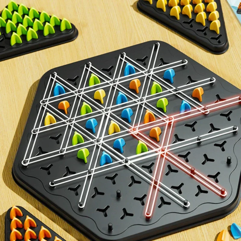Jeu De Triangle En Chaîne Interactif - Échecs Triangulaires Pour Famille Et Enfants