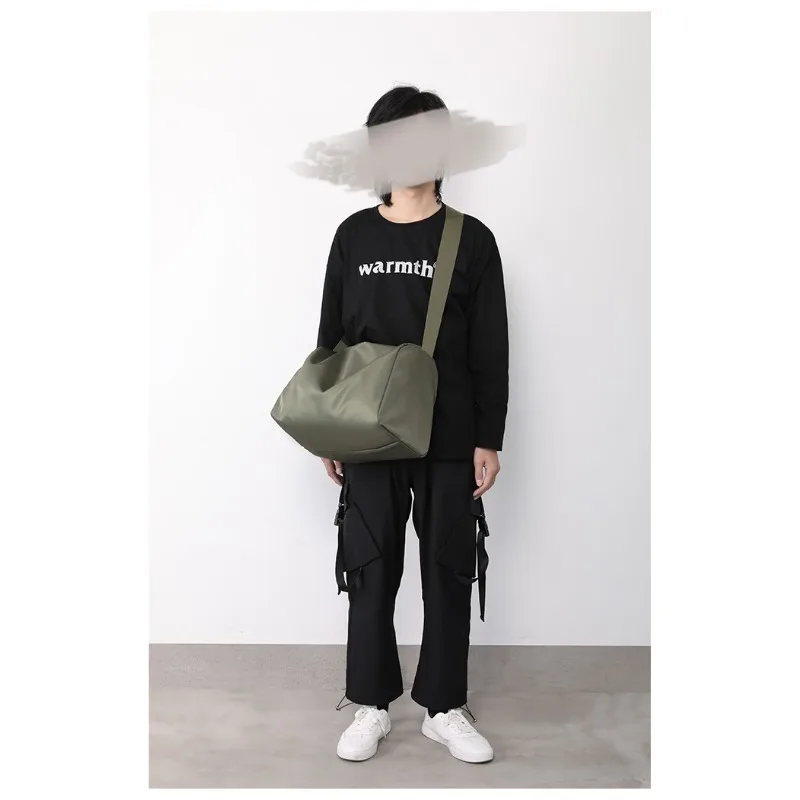 

1 шт. Вместительная водонепроницаемая спортивная сумка через плечо, легкая повседневная сумка-кроссбоди для путешествий и спортзала