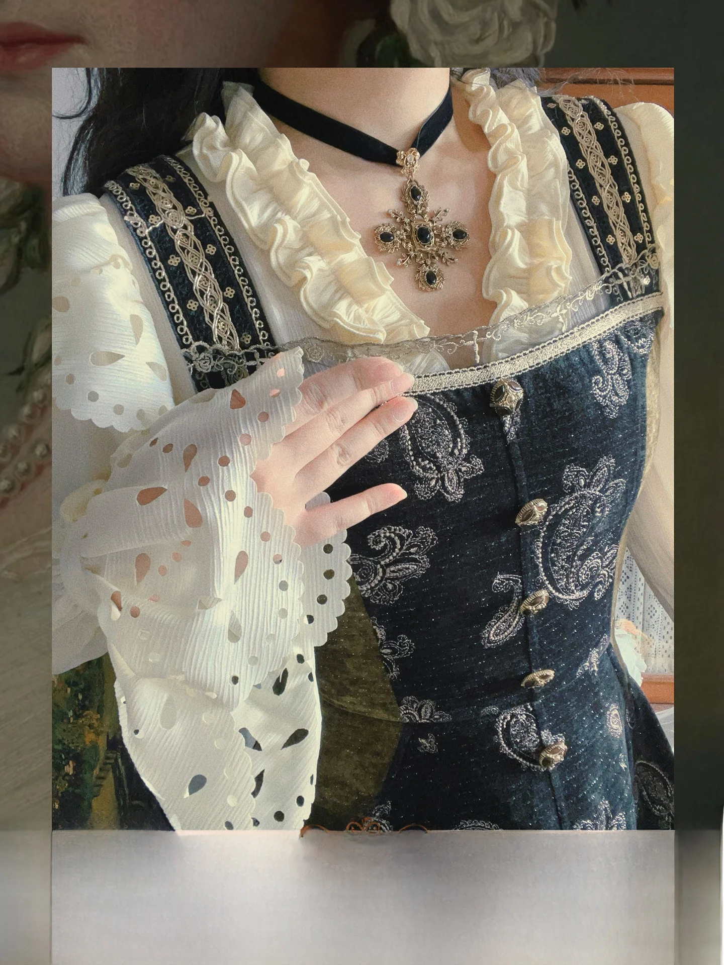 

Ретро-комплект с V-образным вырезом, вышивкой и расклешенными рукавами, женский модный комплект, зимний, с длинными рукавами, стандартной длины