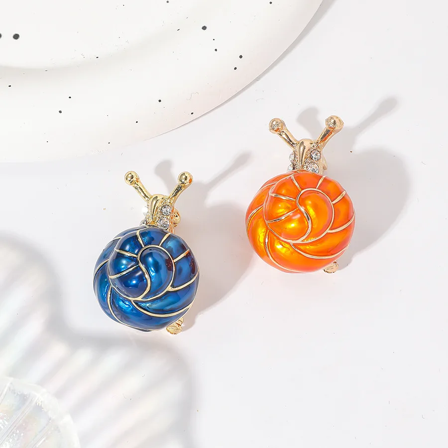 Diamond inlaid oil insect pin clothing accessories chest flower new fashion creative enamel drip oil snail brooch