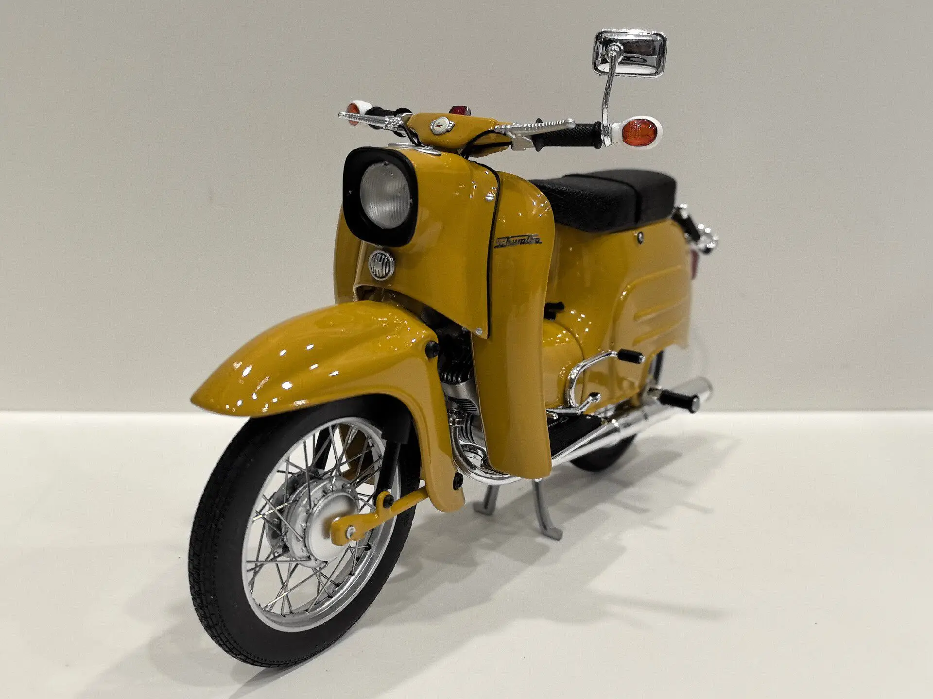 Diecast Schuco 1/10 Scale Simson Schwalbe KR51/1 Motorcycle D6M7 Alloy Car Model view 4