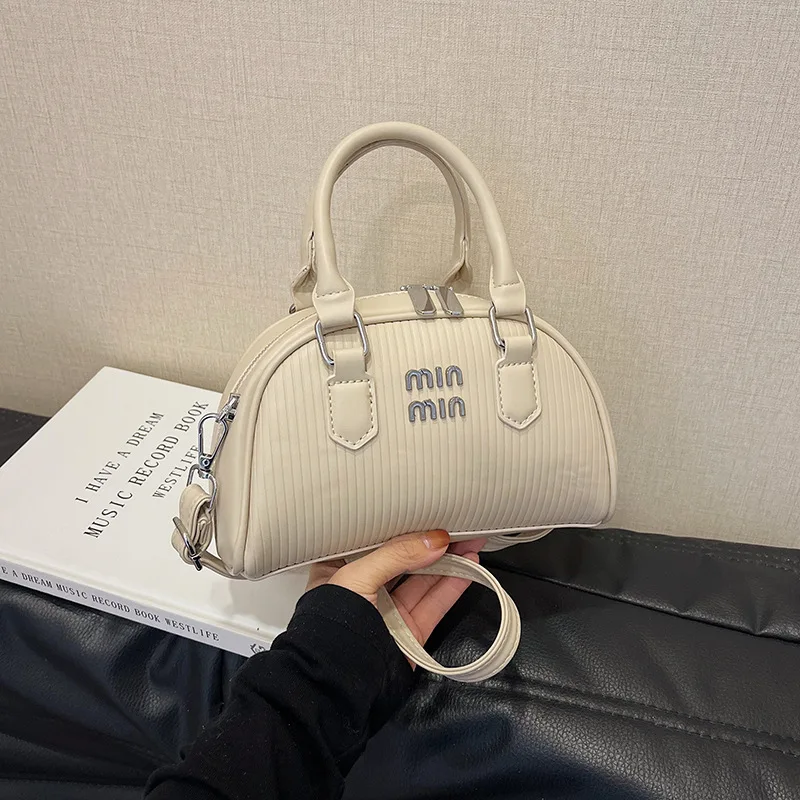 حقيبة كروس ذات غلاف بحري مخطط 2025 حزام كتف قابل للتعديل ومقبض علوي حقيبة شاطئ بوهو للنساء محفظة يومية غير رسمية