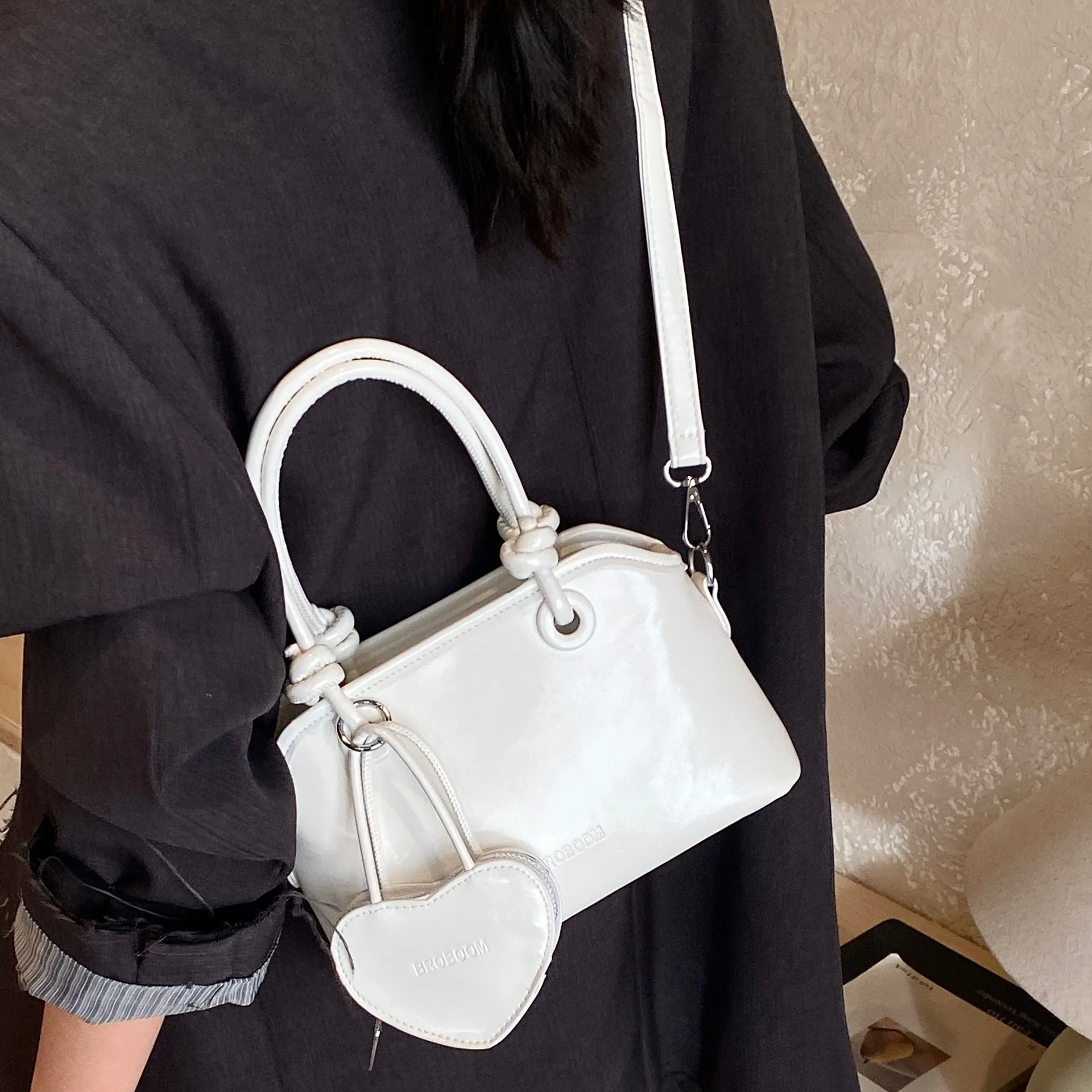 Trendy retro texture handbag for women, new fashion small and unique crossbody bag, versatile shoulder bag, super popular