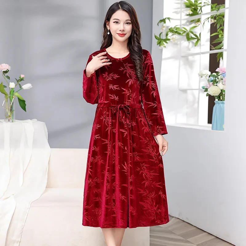 New Autumn and Winter Fashionable High-end Korean Velvet Dress for Middle-aged and Elderly Women Slimming Mother's Stylish Dress