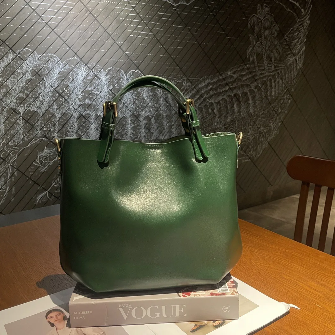 

First-Layer Vegetable-Tanned Leather Vintage Commuter Tote Bag, Simple and Versatile, Large-Capacity Handbag, Shoulder Bag, Crossbody Bag for Women