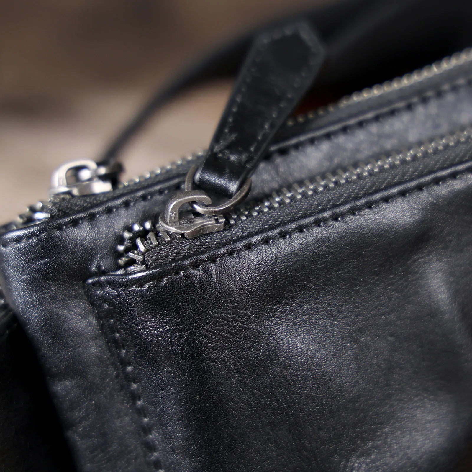 Echte Leder-Umhängetasche für Herren, Crossbody-Brusttasche im Schlichten, Modischen Stil aus Rindsleder, Hochwertige Leder-Freizeittasche – Detail 15