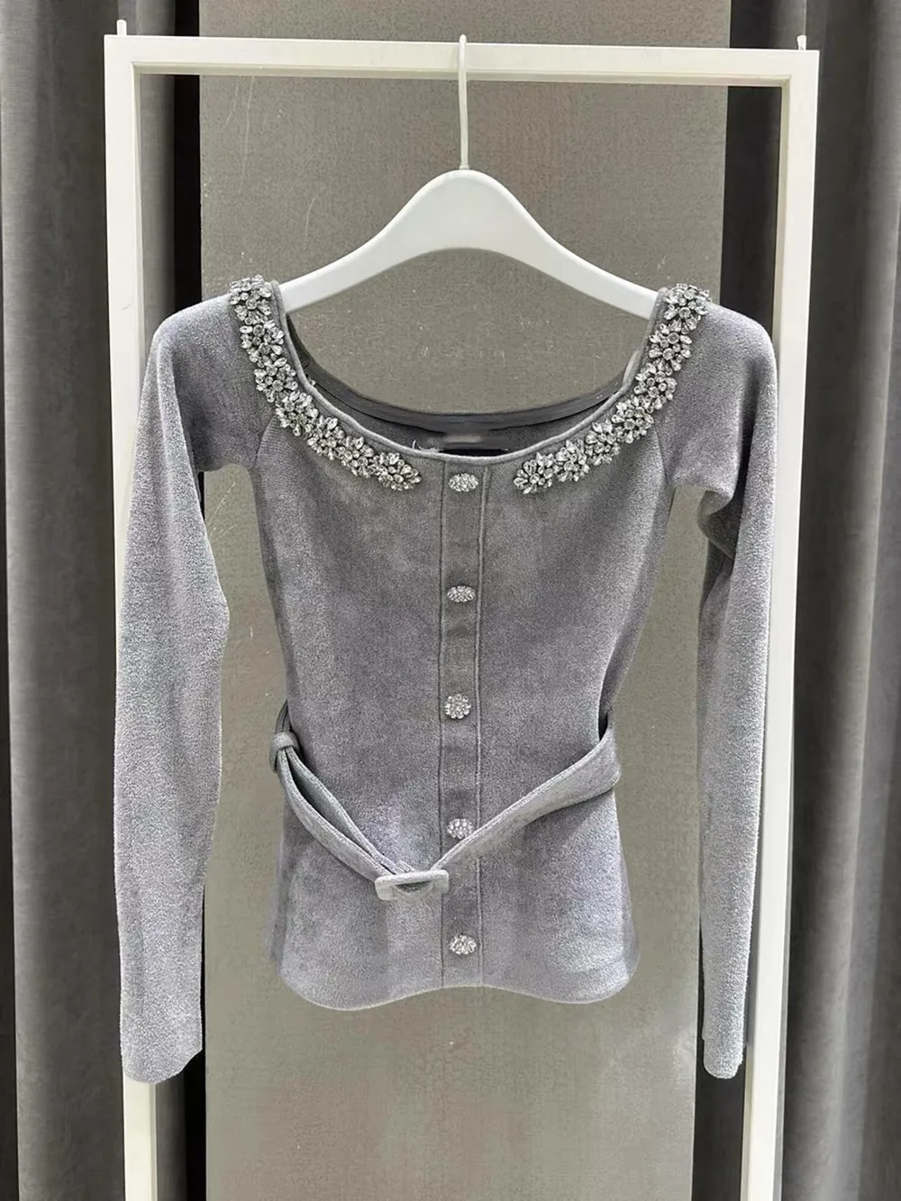 High-End Velvet Knitted oulder-Baring Long Sve Top French Sle Heavy Embellied One-oulder Velvet Knitwear for Women