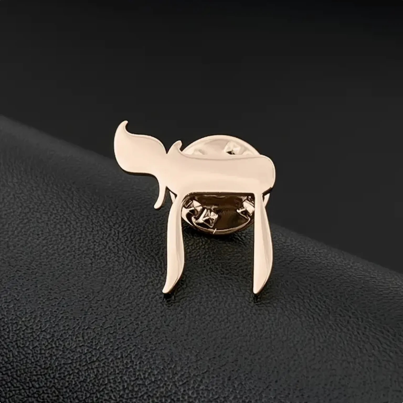 

Men's Stainless Steel Chai Brooch, Fashion Temperament Suit Badge， suit cufflinks yoga new product butterfly button business