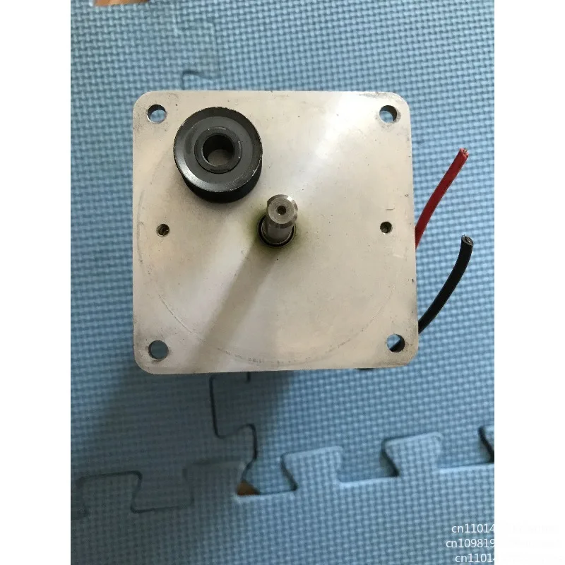 Second-hand accessories F7-81460 DC 220V 3500 rpm permanent magnet DC motor send gear